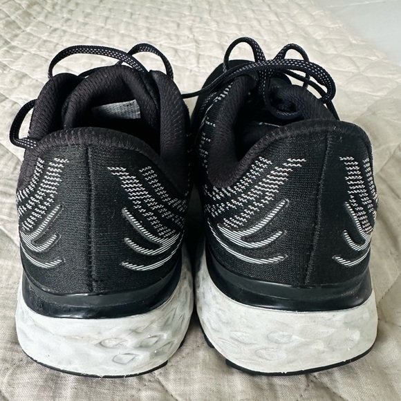 New Balance Fresh Foam 880 v11 Women’s Running Shoes, size 11 👟🖤🤍🩶 - Picture 4 of 7